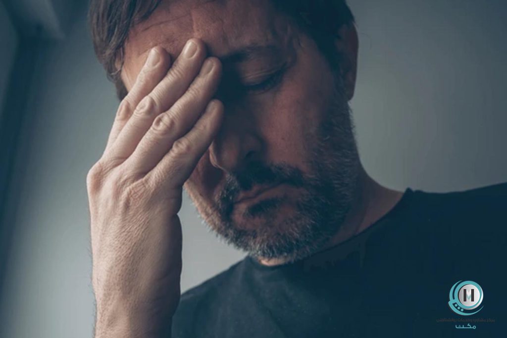 مردی که نگران آینده است